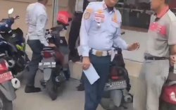 Dibebastugaskan Usai Arogan ke Jukir, Oknum Petugas Dishub Wajo Tertangkap Kamera Gunakan Motor Dinas