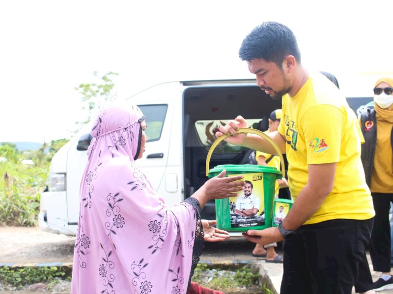 Ketua KONI Parepare Serahkan Paket Bantuan ke Korban Banjir