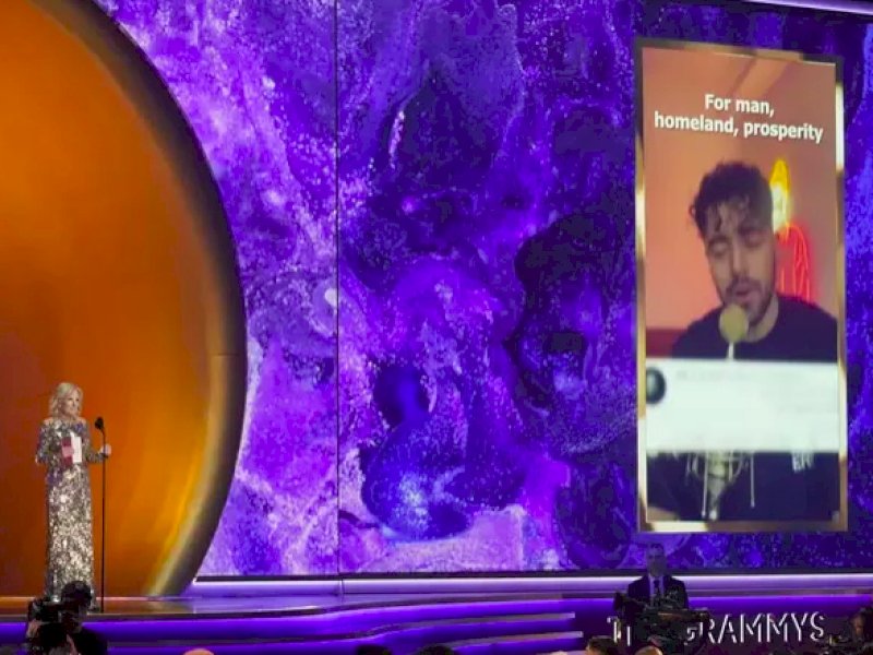 Penyanyi Iran yang Kemungkinan Dipenjara Karena Lagunya  justru Memenangkan Grammy 
