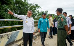 Pastikan Warga Terdampak Tertangani Baik, Taufan Pawe Kembali Turun Pantau Lokasi Banjir