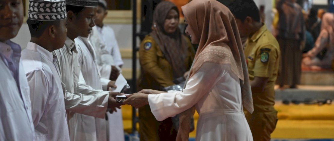 Indah Putri Indriani, tepat 7 Februari 2023 berusia 46 tahun. Ribuan orang datang memberi ucapan dan doa untuk Bupati Luwu Utara ini.