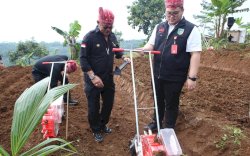 Mentan SYL dan Bupati Kediri Dorong Integrasi Kelapa Genjah, Jagung dan Kambing