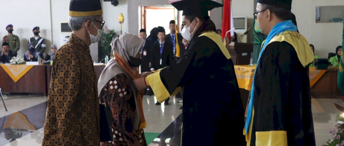 Selesaikan Skripsi di Tengah Kanker Paru-paru yang Diderita,  Hariyo Wisuda Diwakili Orangtua