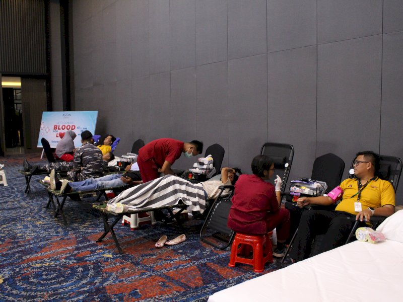 Manajemen Aston Sorong Gelar Donor Darah, 70 Kantong Terkumpul
