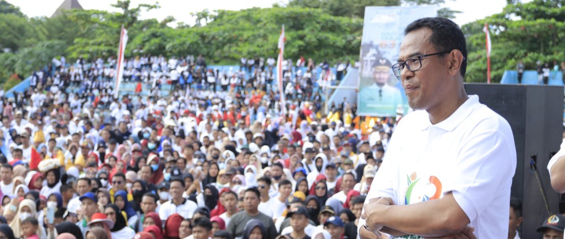 Cuan! Pedagang Kaki Lima Banjir Pelanggan di Gerak Jalan Anti Mager Takalar