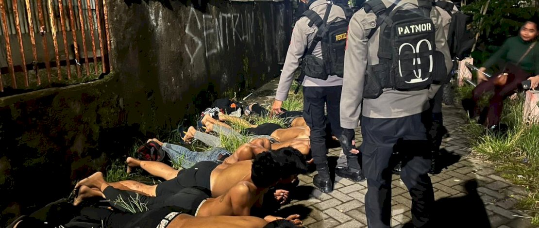 Kawanan geng motor di Makassar ditangkap polisi, Sabtu, 11 Februari 2023.