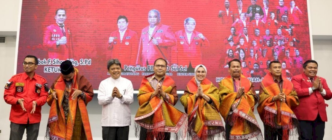 Danny Pomanto menghadiri Pelantikan Dewan Pimpinan Daerah (DPD) Pemuda Batak Bersatu Provinsi Sulsel di Hotel Claro, Sabtu, 11 Februari 2023.