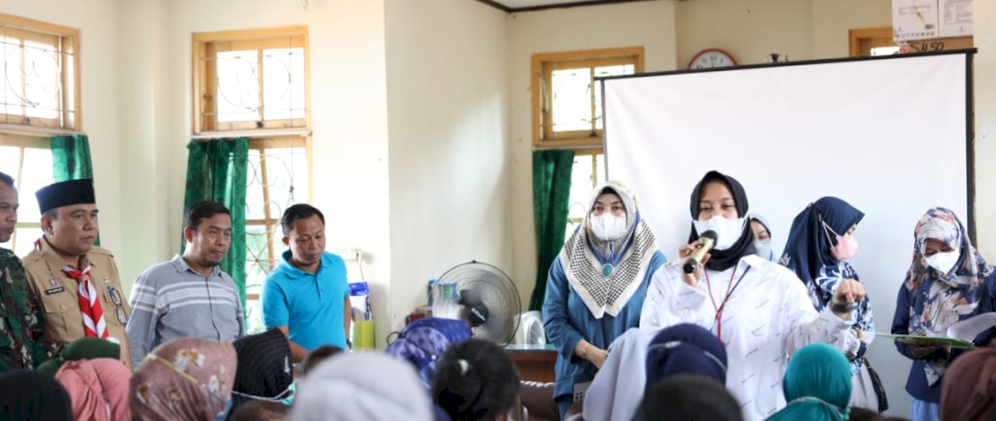 Didampingi Asisten III Bidang Administrasi Umum Mario Said, Fatmawati Rusdi melakukan gerebek stunting di dua Puskesmas, Sabtu, 11 Februari 2023.