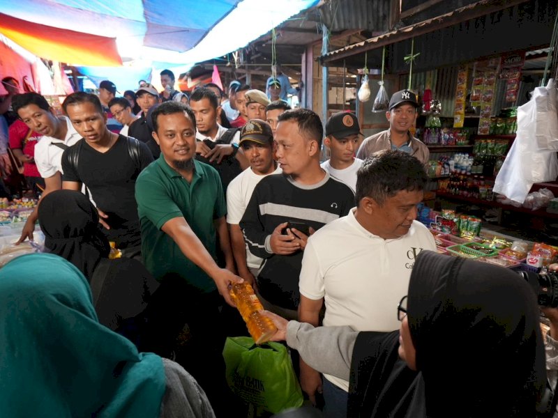 Gubernur Andi Sudirman Borong Oleh-oleh Khas di Pasar Sentral Malino