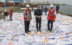 Tegas, Komisi IV DPR RI Minta Bulog Hentikan Impor Beras