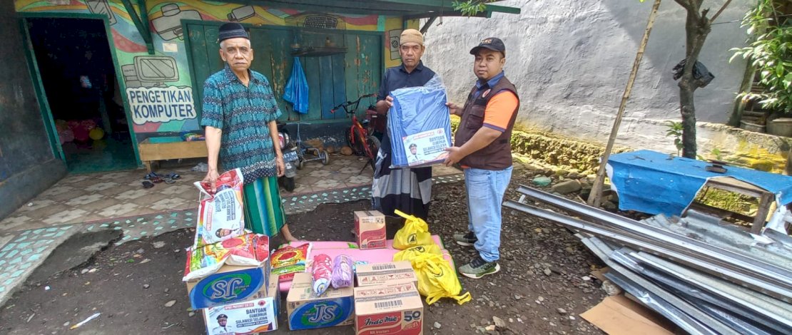 BPBD Sulsel menyalurkan bantuan kepada korban bencana angin kencang di Kabupaten Maros, Sabtu, 11 Februari 2023. BPBD Sulsel menyalurkan bantuan kepada korban bencana angin kencang di Kabupaten Maros, Sabtu, 11 Februari 2023.
