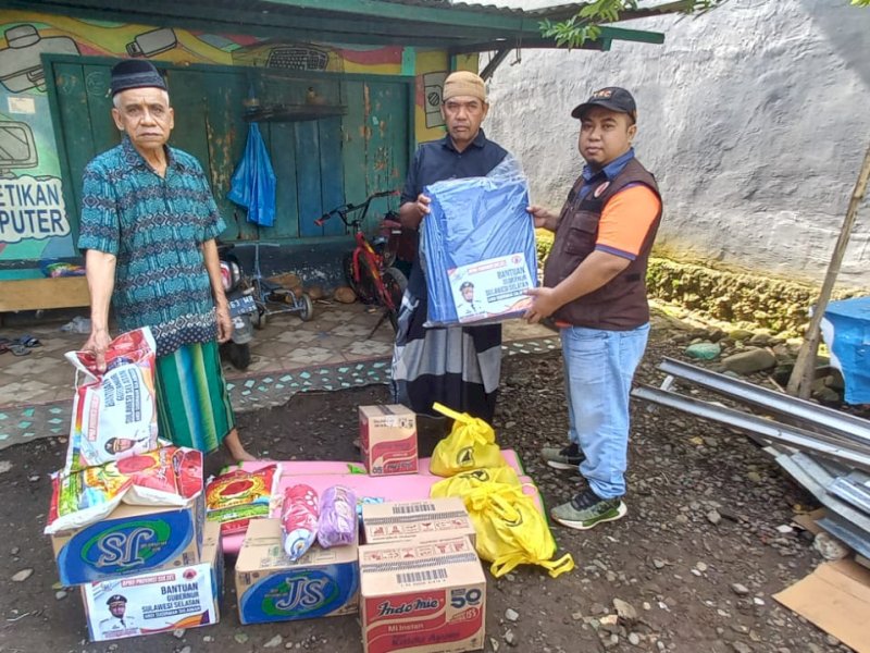 BPBD Sulsel Salurkan Bantuan untuk Korban Terdampak Angin Kencang di Maros