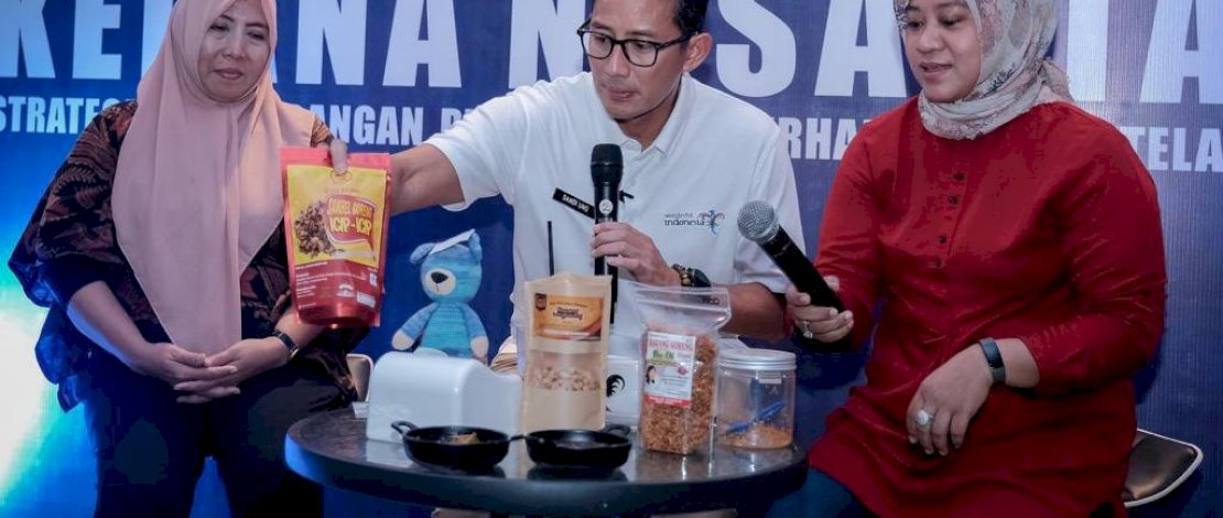 Menparekraf Sandiaga dalam acara Kelana Nusantara yang berlangsung di Roemah Lamdoek, Makassar, Minggu, 12 Februari 2023,