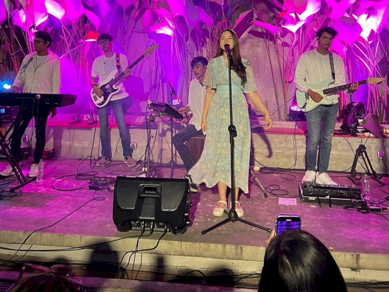 Raisa Anggiani Meriahkan Event Concert With Live di Chill Coffe Bone