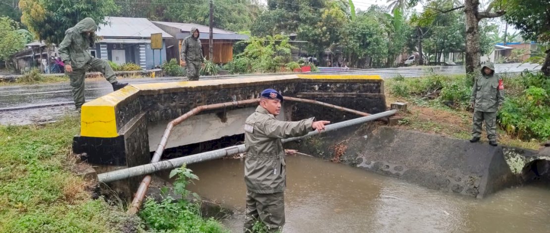 Tim SAR Batalyon C Pelopor menggelar patroli pemantauan daerah rawan banjir di sejumlah wilayah, Senin (13/2/2023)

Adapun lokasi yang disambangi meliputi Kelurahan Biru Kec. Tanete Riattang, Kelurahan Apala dan Desa Parippung Kec. Barebbo serta Desa Walenreng Kec. Cina.