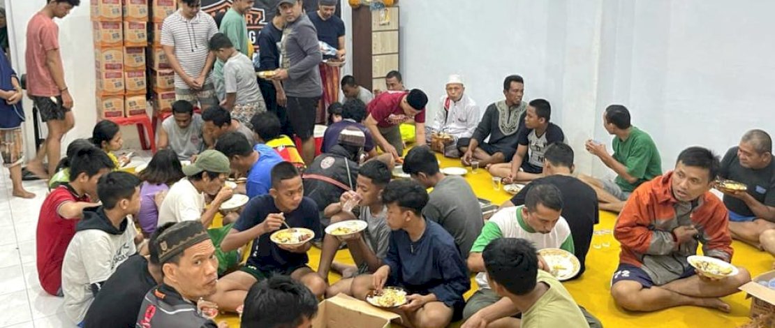 Laskar Anak Lorong Siapkan Dapur Rakyat Bagi Warga Terdampak Banjir di Makassar Laskar Anak Lorong Siapkan Dapur Rakyat Bagi Warga Terdampak Banjir di Makassar