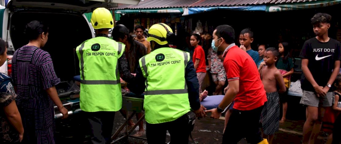 TRC IZI Sulsel membantu evakuasi warga khususnya lansia dengan menurunkan armada ambulance ke lokasi banjir atau yang terdampak. TRC IZI Sulsel membantu evakuasi warga khususnya lansia dengan menurunkan armada ambulance ke lokasi banjir atau yang terdampak.