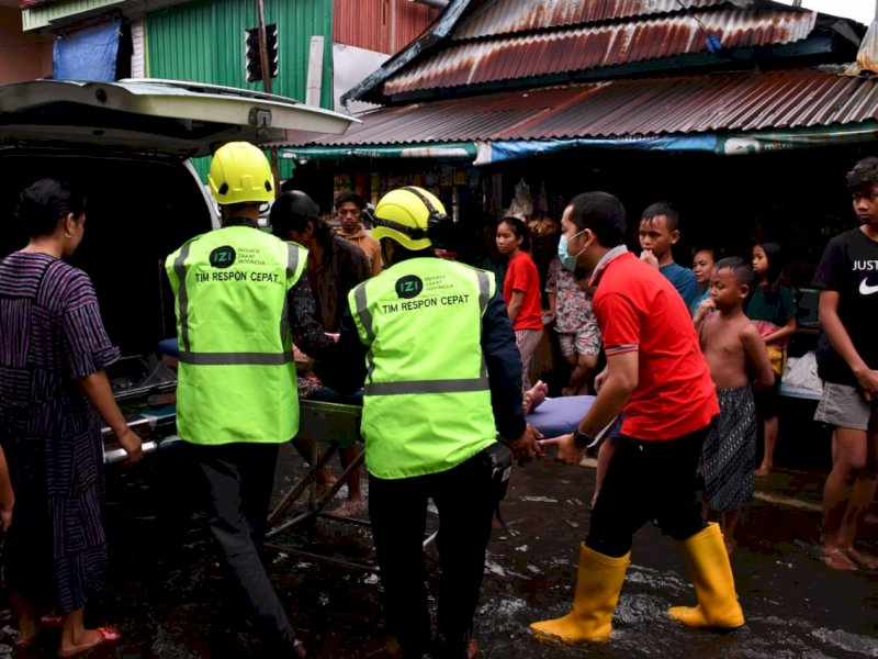 Banjir Makassar, IZI Sulsel Dirikan Dapur Umum di Titik Pengungsian