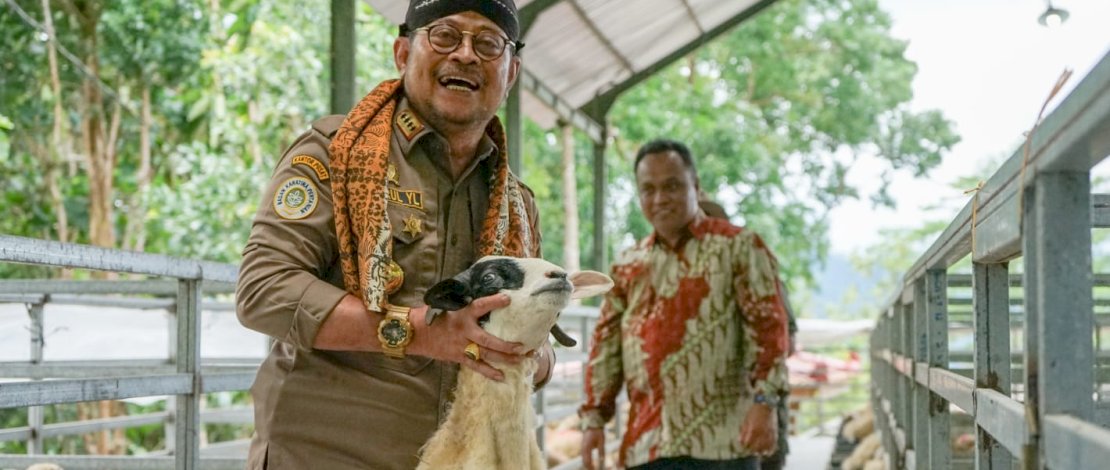 Mentan SYL saat menghadiri Ekspos Close Loop Peternakan Kambing Domba, di Rajendra Farm Yogyakarta, Selasa, 14 Februari 2023. Mentan SYL saat menghadiri Ekspos Close Loop Peternakan Kambing Domba, di Rajendra Farm Yogyakarta, Selasa, 14 Februari 2023.