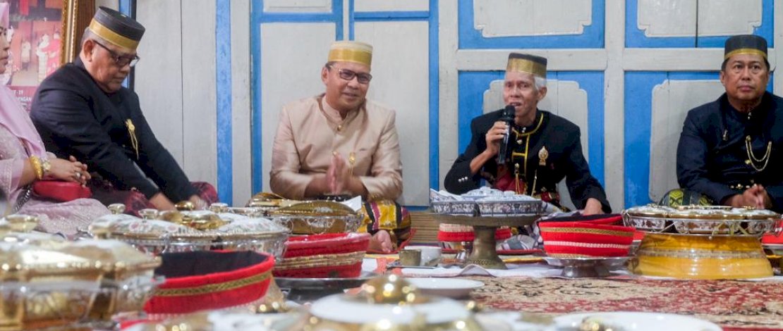 Wali Kota Makassar, Moh Ramdhan "Danny" Pomanto menghadiri peringatan 356 tahun Kerajaan Galesong dan Tammu Taung ke-262 Gaukang Karaeng Galesong, di Istana Balla Lompoa Galesong, Kamis, 16 Februari 2023. 