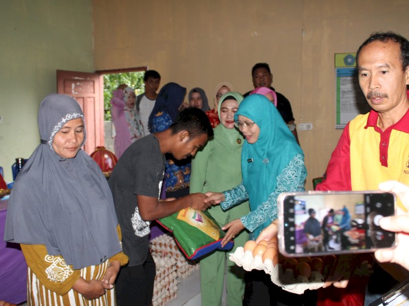 Pj Ketua PKK Takalar Gandeng Persit dan Bhayangkari Gelar Bakti Sosial 