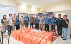 Sekwan DPRD Makassar Beri Bantuan Korban Banjir di Kecamatan Biringkanaya