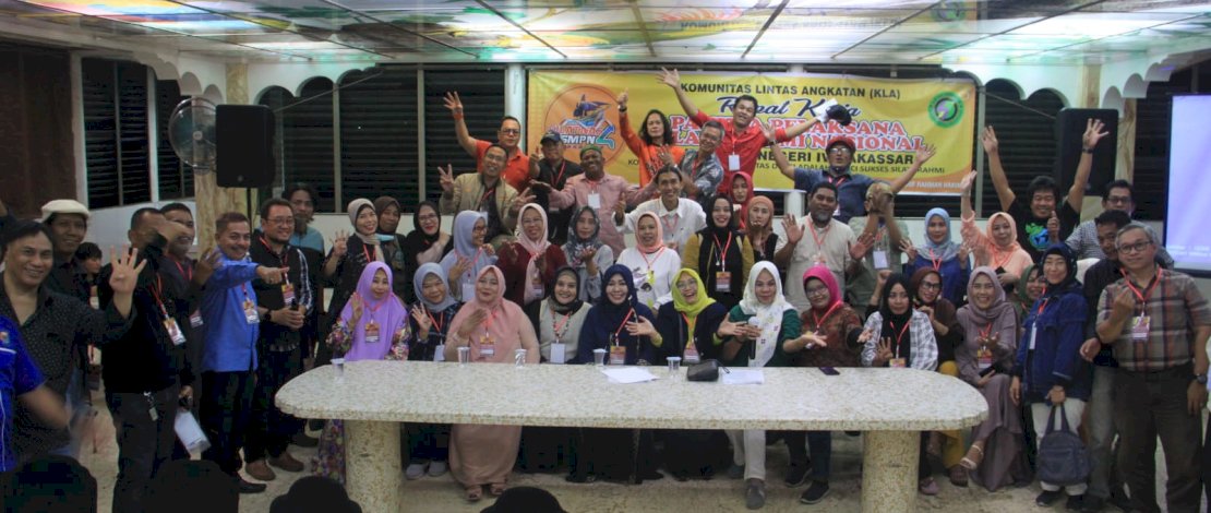 Panitia Pelaksana Silaturahmi Nasional (Silatnas) Lintas Alumni SMPN 4 Makassar, menggelar rapat koordinasi dalam rangka menuju perhelatan akbar tersebut, di Rumah Makan (RM) Ulu Juku Jalan Prof. Abdurahman Basalamah, Jumat, 17 Februari 2023.