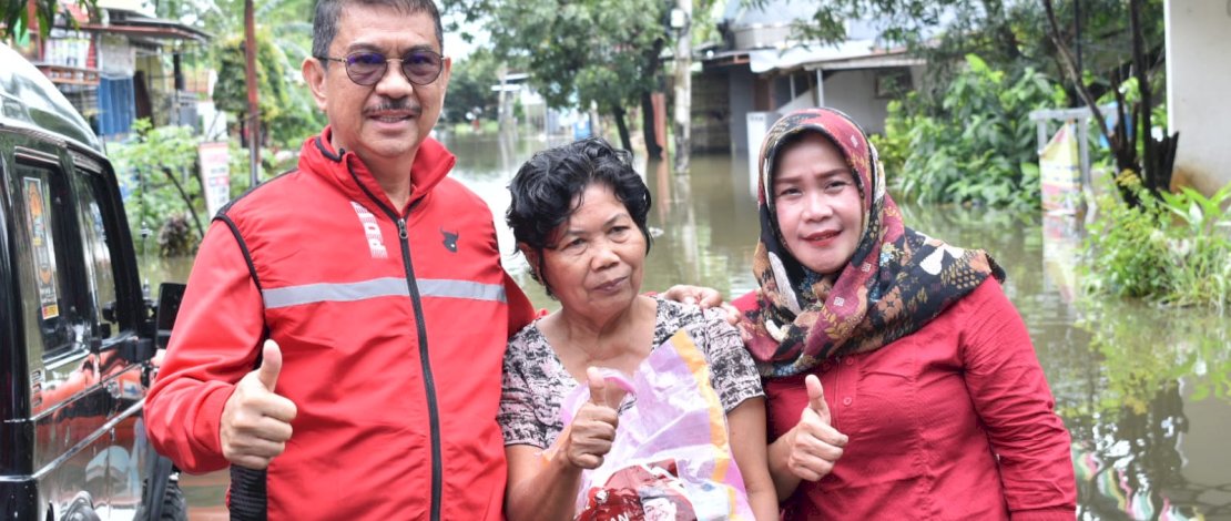 ARW Salurkan 2500 Paket Bantuan bagi Korban Banjir di Makassar