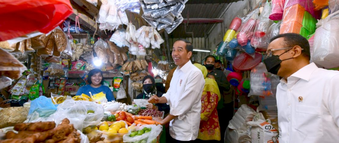 Presiden Jokowi mengunjungi Pasar Wonokromo Surabaya, Sabtu, 18 Februari 2023. Presiden Jokowi mengunjungi Pasar Wonokromo Surabaya, Sabtu, 18 Februari 2023.