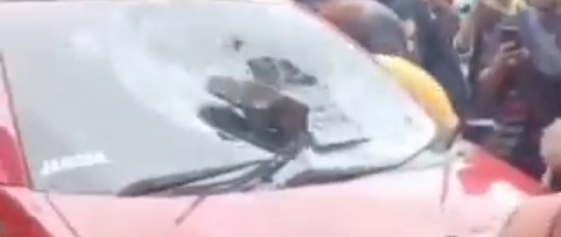 Brak! Mobil Honda Brio di Makassar Diamuk Massa, Diduga Tabrak Lari Usai Isi BBM Brak! Mobil Honda Brio di Makassar Diamuk Massa, Diduga Tabrak Lari Usai Isi BBM