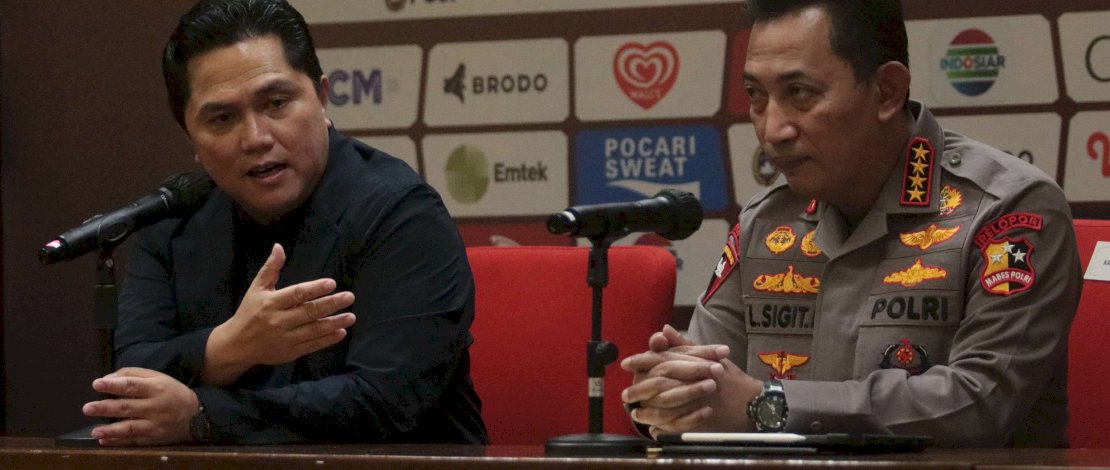Ketua umum PSSI Erick Tohir bersama Kapolri Jenderal Pol Listyo Sigit Prabowo.
