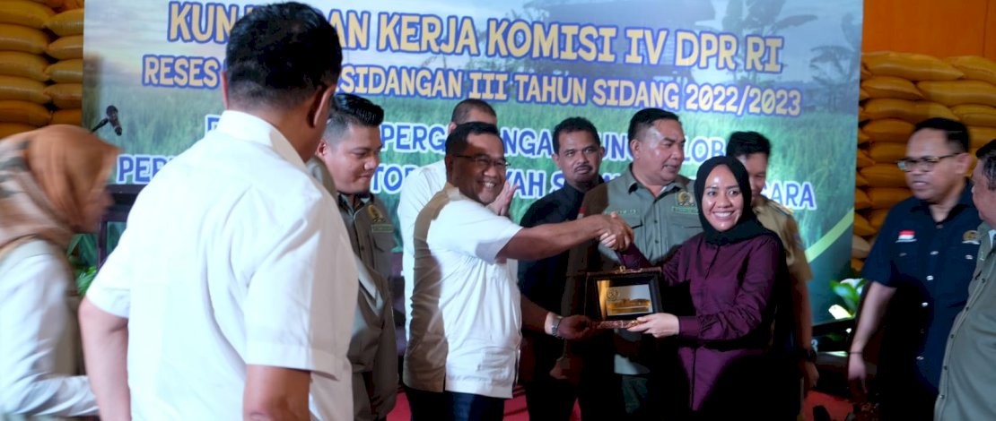 Reses Persidangan III Tahun Sidang 2022-2023, di Provinsi Sulawesi Tenggara, di Bulog Kota Kendari, Senin, 20 Februari 2023. Reses Persidangan III Tahun Sidang 2022-2023, di Provinsi Sulawesi Tenggara, di Bulog Kota Kendari, Senin, 20 Februari 2023.