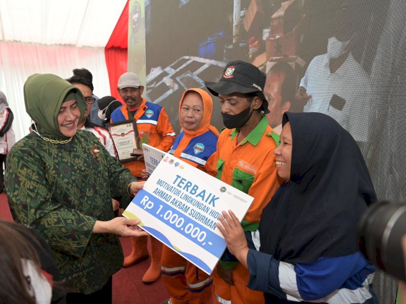 Indira Yusuf Ismail Apresiasi Petugas Kebersihan di Peringatan HPSN 2023