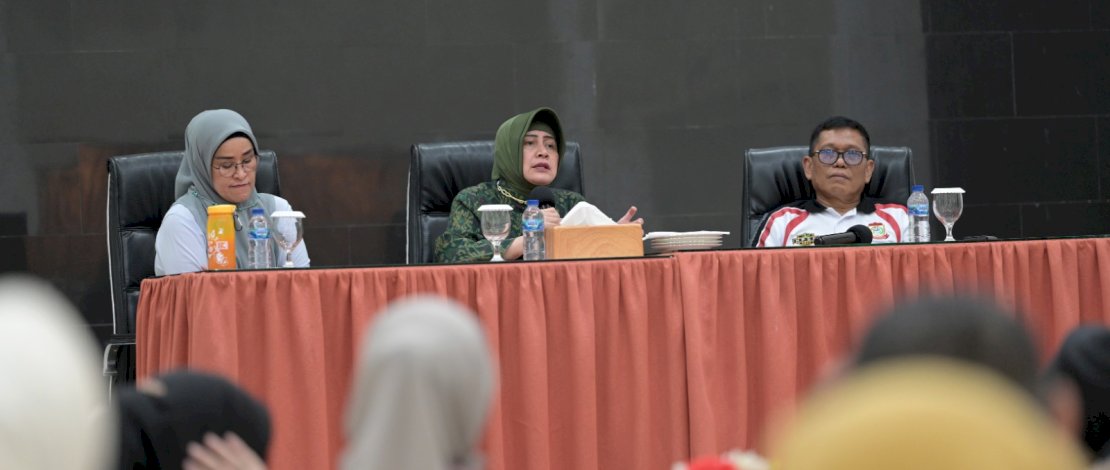 Bunda PAUD Kota Makassar, Indira Yusuf Ismail dan Kepala Dinas Pendidikan (Disdik) Makassar Muhyiddin bersama sejumlah kepala sekolah TK, SD, dan SMP menggelar diskusi guna memajukan kualitas pendidikan di Makassar.