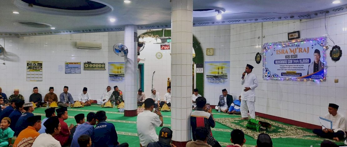 Ketua DPRD Makassar, Rudianto Lallo menghadiri peringatan Isra Mi'raj Nabi Besar Muhammad SAW 1444 Hijriah, di Masjid Babul Falah, Kelurahan Buloa, Kecamatan Tallo.
