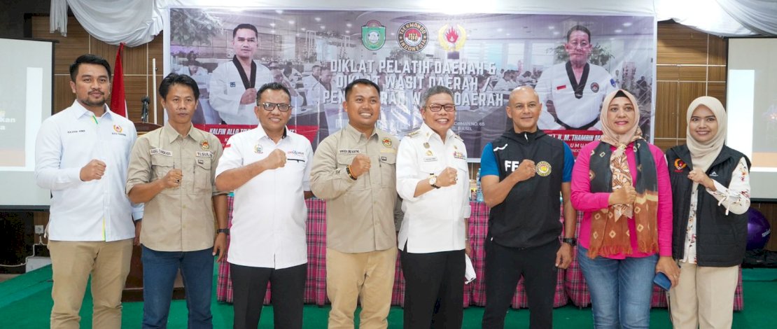 Wali Kota Parepare, Taufan Pawe, membuka Penyegaran dan Diklat Pelatih Serta Wasit Taekwondo Indonesia Sulsel, di Hotel Bukit Kenari, Kota Parepare, Rabu, 22 Februari 2023.