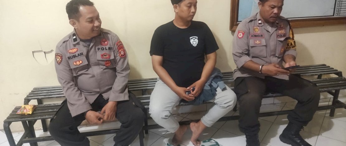 Dilaporkan Istri Sendiri, Polisi Gadungan Ini Terciduk Brimob Dilaporkan Istri Sendiri, Polisi Gadungan Ini Terciduk Brimob