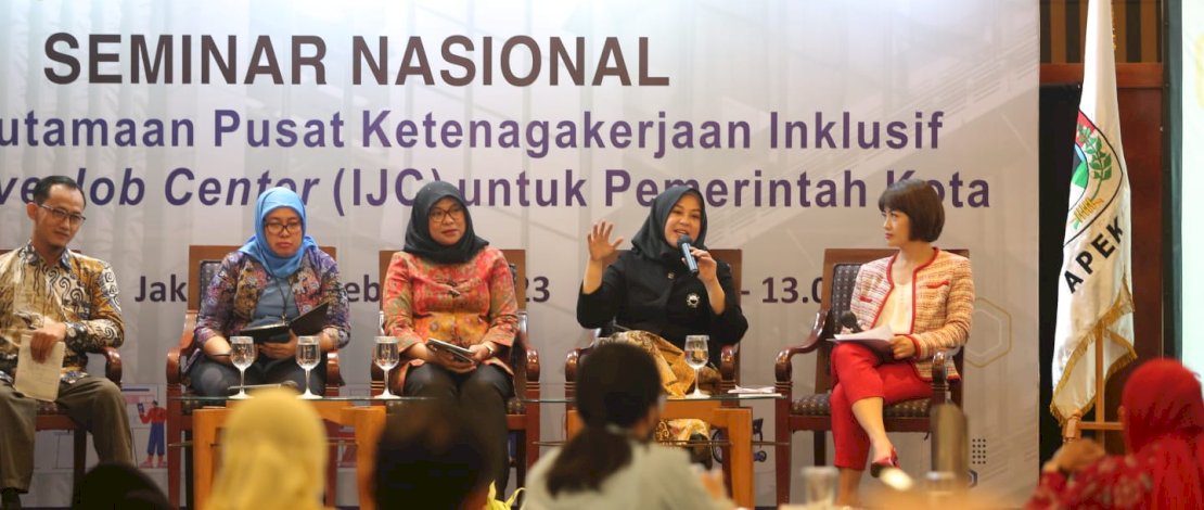 Wakil Wali Kota Makassar, Fatmawati Rusdi, hadir sebagai narasumber dalam Seminar Nasional Pengarusutamaan Pusat Ketenagakerjaan Inklusif atau Inclusive Job Center (IJC) untuk Pemerintah Kota, di Hotel Aryaduta Jakarta, Kamis, 23 Februari 2023. Wakil Wali Kota Makassar, Fatmawati Rusdi, hadir sebagai narasumber dalam Seminar Nasional Pengarusutamaan Pusat Ketenagakerjaan Inklusif atau Inclusive Job Center (IJC) untuk Pemerintah Kota, di Hotel Aryaduta Jakarta, Kamis, 23 Februari 2023.