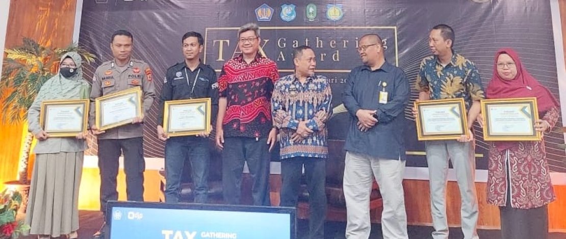 Badan Pengelolaan Keuangan dan Pendapatan Daerah (BPKPD) berhasil meraih penghargaan dari Kantor Pelayanan Pajak (KPP) Pratama Bulukumba.