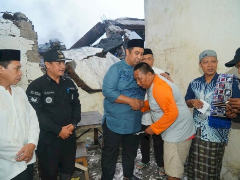 Bupati Maros Kunjungi Warga Korban Kebakaran Batangase