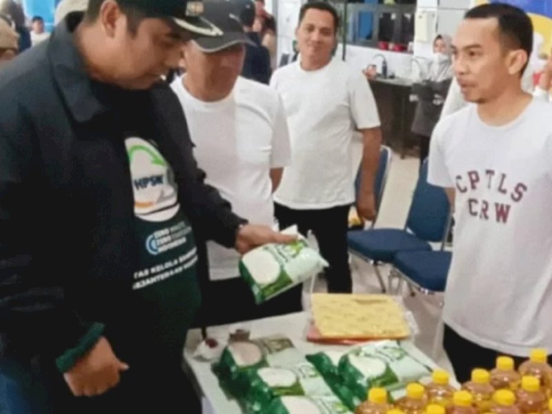 Cukup Bawa KTP, Warga Maros Bisa Beli Sembako Murah