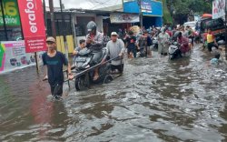 Sepanjang Hari Duguyur Hujan, Banjir Rendam 73 Titik Banjir di Bekasi 