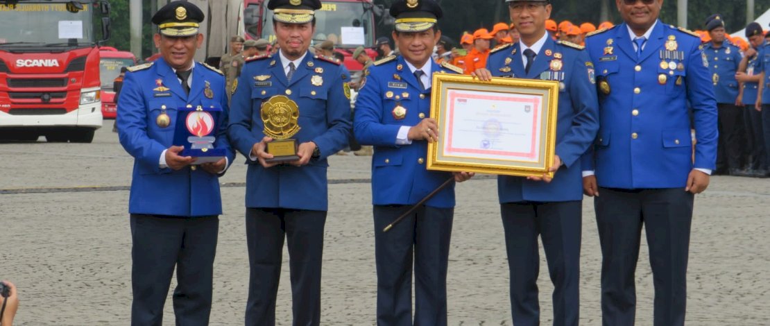Wali Kota Makassar, Moh Ramdhan "Danny" Pomanto, meraih penghargaan Kepala Daerah Terfavorit yang Peduli Terhadap Upaya Pencegahan dan Penyelamatan Kebakaran dalam HUT Damkar ke-104 tahun pada 2023 ini.