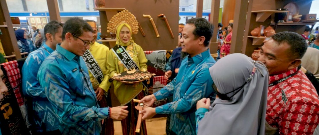 Pameran Inacraft resmi dibuka oleh Menparekraf, Sandiaga Salahuddin Uno, Menteri Koperasi dan UKM, Teten Masduki, Ketua Umum ASHEPI, Mucshin Ridjan, dan Gubernur Sulsel Andi Sudirman Sulaiman.