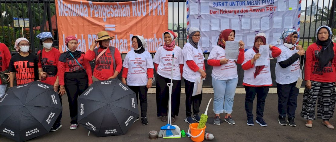 Tidak kurang dari 600 Pekerja Rumah Tangga (PRT) mengirimkan surat kesedihan kepada Ketua DPR RI, Puan Maharani. Tidak kurang dari 600 Pekerja Rumah Tangga (PRT) mengirimkan surat kesedihan kepada Ketua DPR RI, Puan Maharani.