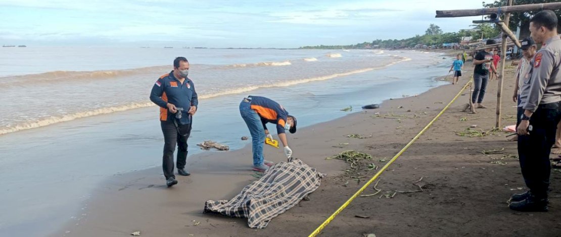 Ini Identitas Mayat Bertato Tengkorak yang Ditemukan Tewas di Pesisir Tanjung Bayang Makassar Ini Identitas Mayat Bertato Tengkorak yang Ditemukan Tewas di Pesisir Tanjung Bayang Makassar