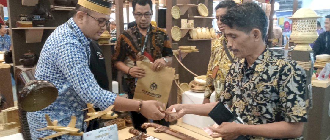 Dekranasda Kabupaten Kepulauan Selayar tampil dalam ajang Pameran Jakarta Internasional Handicraft Trade Fair (Inacraft) 2023 di Jakarta Convation Centre, yang digelar mulai 1 - 5 Maret 2023.