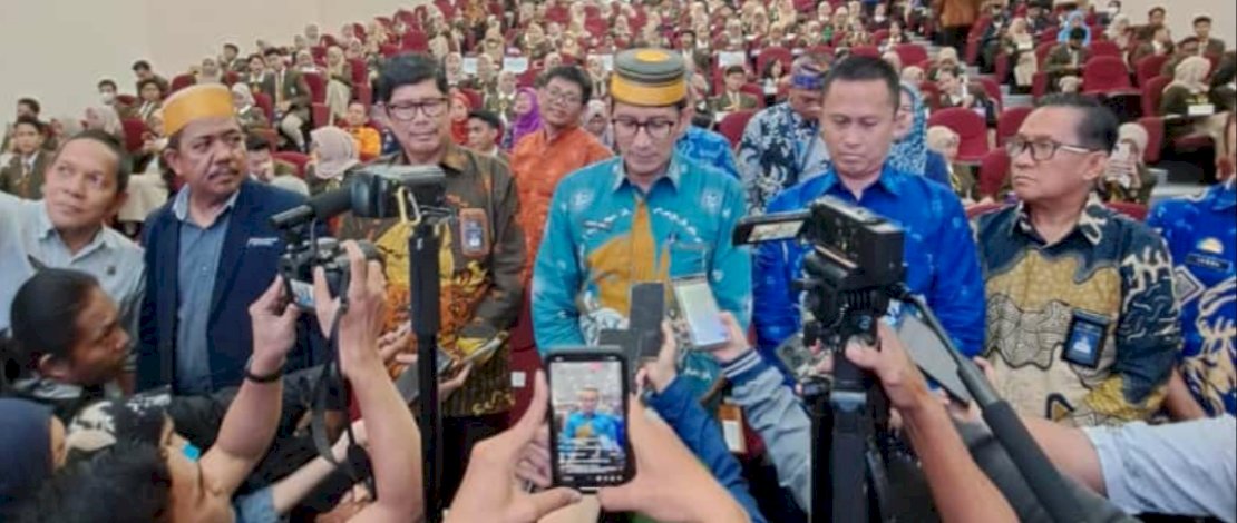 Menteri Pariwisata dan Ekonomi Kreatif (Menparekraf), Sandiaga Uno, berkunjung ke Politeknik Pariwisata (Poltekpar) Makassar, Jumat, 3 Maret 2023.
