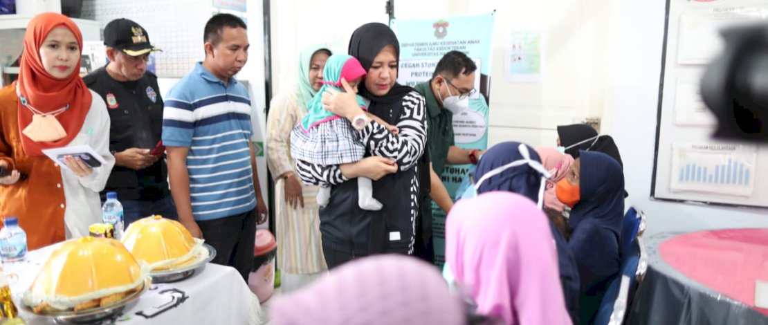 Wakil Wali Kota Makassar, Fatmawati Rusdi, mengunjungi dua Puskesmas di Kota Makassar, Sabtu, 4 Maret 2023, dalam rangka Grebek Stunting. 
