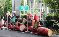 Kelong Batti-Batti Persembahan Dekranasda Selayar Hentak Panggung Inacraft 2023